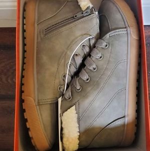 Cat & Jack Barnett Boy Shoes